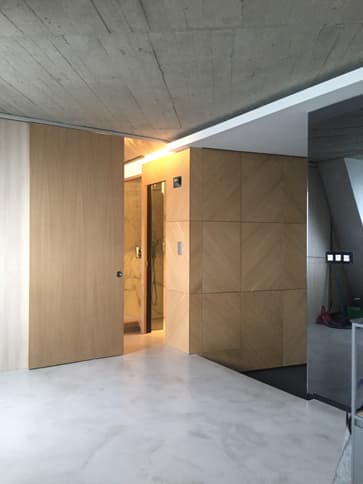 Haritzezko horma-itxitura instalazio elektrikoetarako